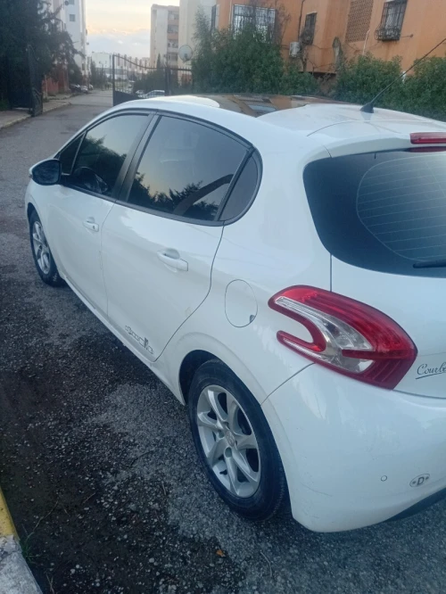 Peugeot 208 2015 Allure