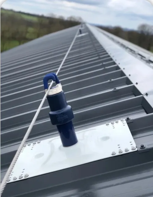 Formation travail en hauteur et sur corde, instalation de ligne de vie 