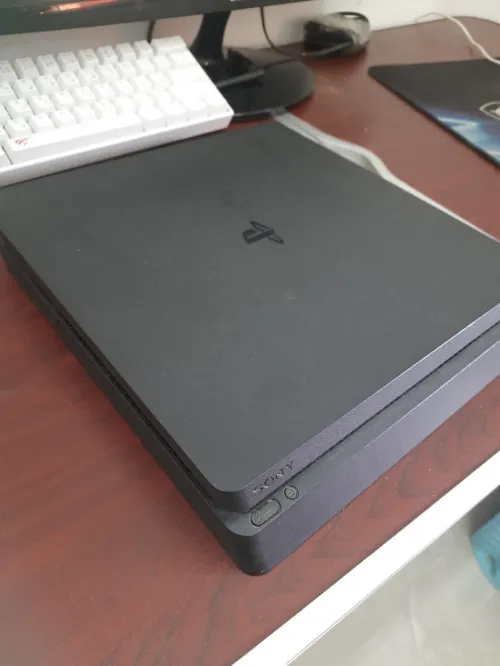 Ps4 slim 