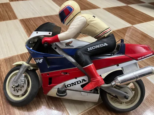 Moto Télécommandée Vintage HONDA