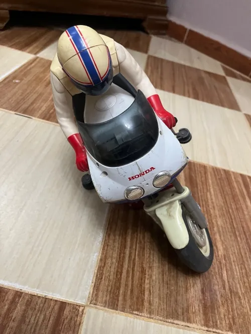 Moto Télécommandée Vintage HONDA