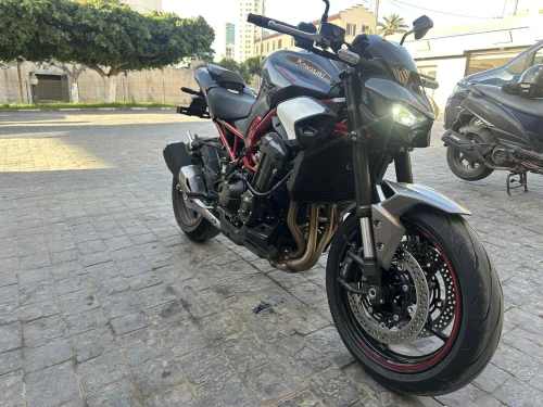 Kawasaki Z900 2025