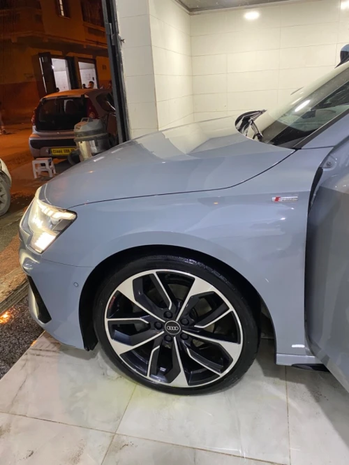 Audi A3 2023 Gris nardo