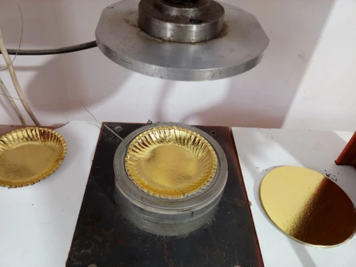 Presse hydraulique pour assiettes en carton 