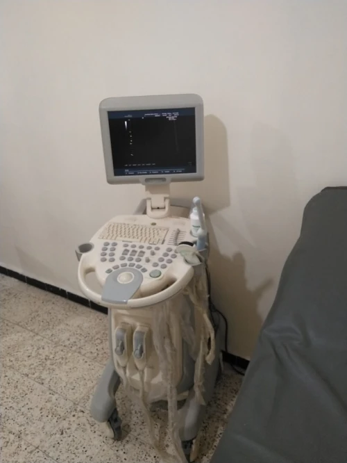 Echographe doppler sonoace x6 et mobilier d'un cabinet médical .