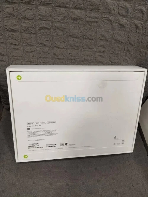 MacBook Pro M4 14" /Ram 16GB /SSD 1 TB