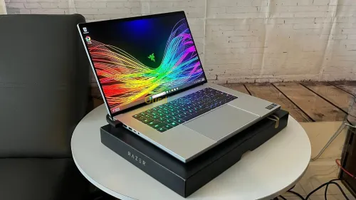RAZER BLADE 18 MERCURY -Core i9-14900 HX - /VGA RTX 4090 16G/RAM 64 GB /SSD 2TB /Ecran18"-300HZ