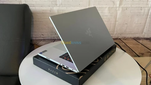 RAZER BLADE 18 MERCURY -Core i9-14900 HX - /VGA RTX 4090 16G/RAM 64 GB /SSD 2TB /Ecran18"-300HZ