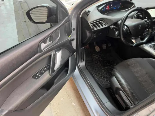 Peugeot 308 2021 
