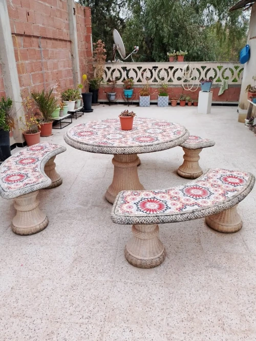 Salon de jardin en béton carrelé