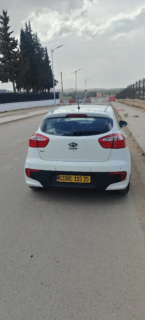 Kia Rio 5 portes 2015 Funny Facelift 