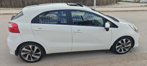 Kia Rio 5 portes 2015 Funny Facelift 