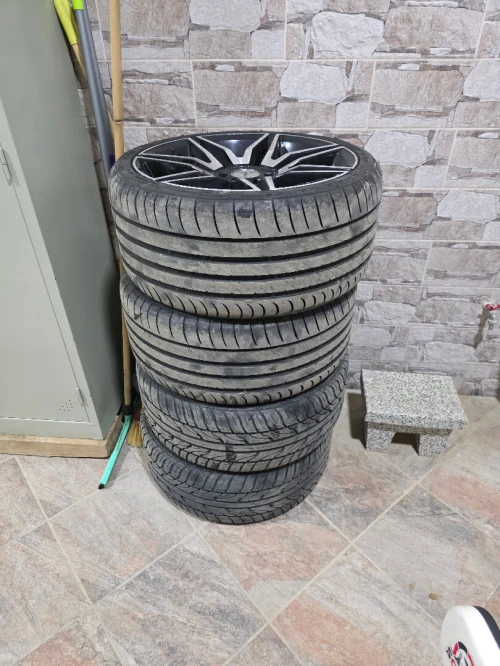 Jantes 19 '' mercedes original avec deux roux de secours