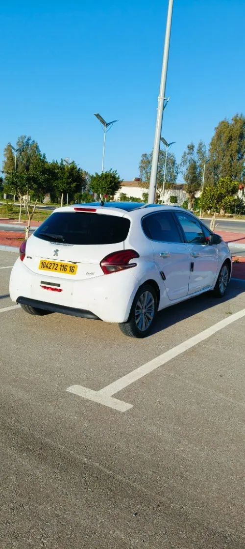 Peugeot 208 2016 Allure Facelift