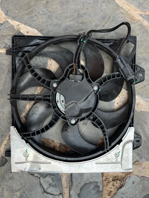 Radiateur moteur / condenseur / ventilateur