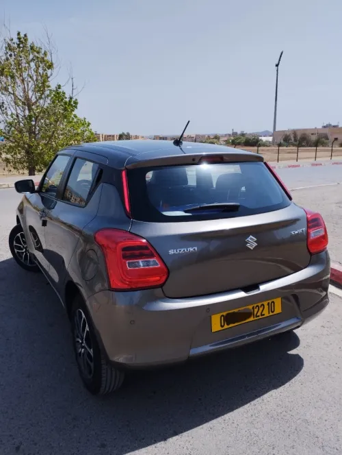 Suzuki Swift 2022 GLX DUBAÏ LA TT MAJMOLA 1ER MAIN BOIT AUTO FAIBLE KILOMÉTRAGE