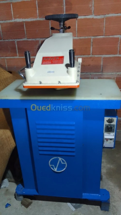 Technicien en maintenance spécialisé machine chinoise جميع أشغال كهرباء الألات الصناعية و 