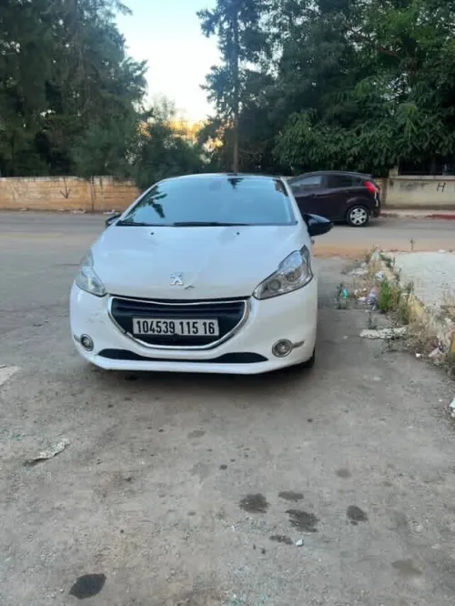 Peugeot 208 2015 Allure Facelift