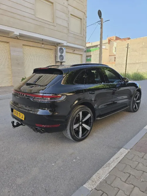 Porsche Macan 2019 GTS full black