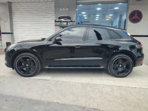 Porsche Macan 2019 GTS full black