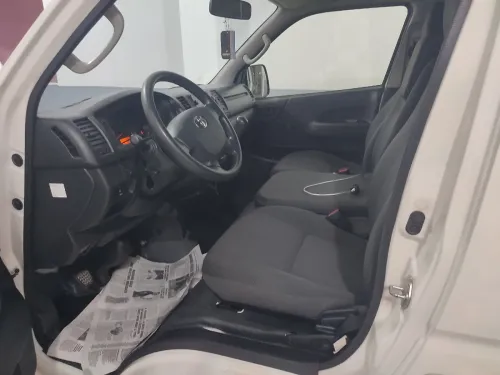 Toyota Hiace 15 place 2016 Mini bus