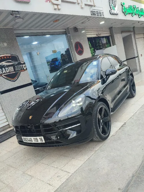 Porsche Macan 2019 GTS full black