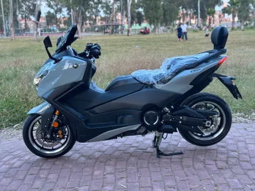 Yamaha TMAX 563 TECHMAX 2025