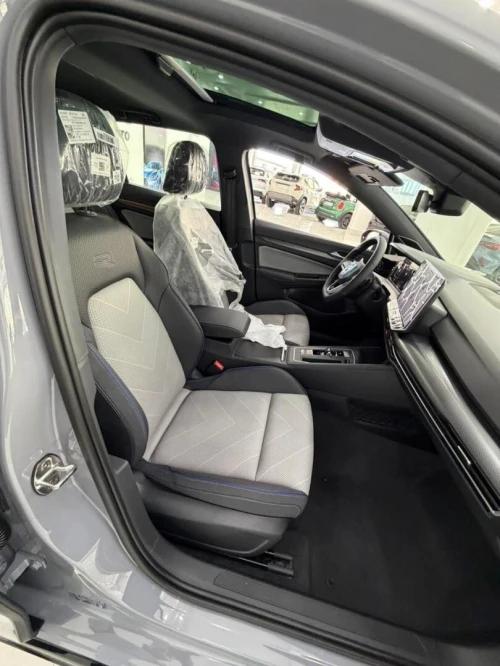 Volkswagen Golf 8 2025 Pro R-line