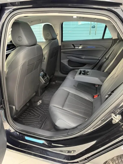 Volkswagen Passat 2025 Pro