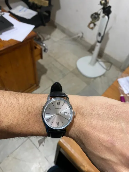 Montre Homme CASIO Bracelet Cuir Fine, Légère et Élégante