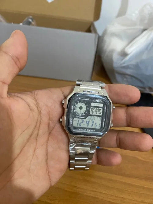 Montre CASIO World Time Steel Robuste Et Polyvalente