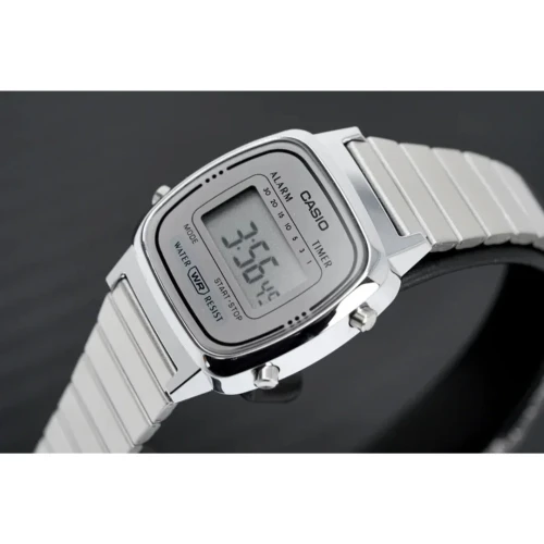Montre Digitale Acier CASIO  Légère, Pratique et Fonctionnelle