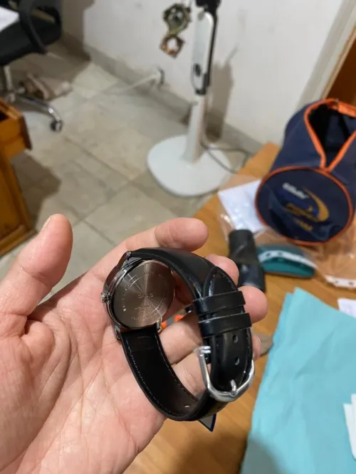 Montre Homme CASIO Bracelet Cuir Fine, Légère et Élégante