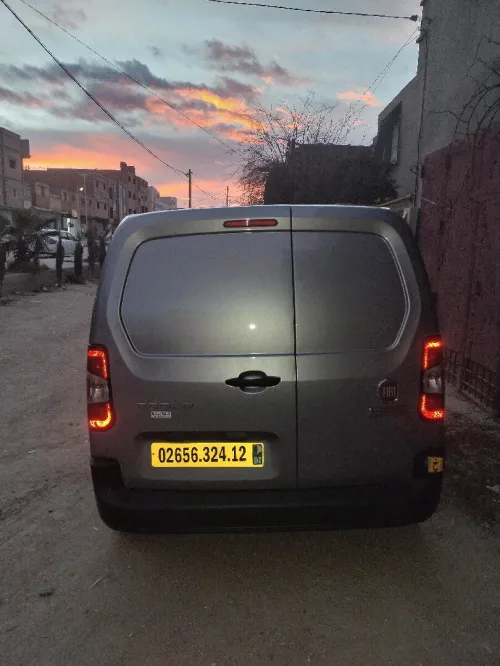 Fiat Doblo 2024 2 plas