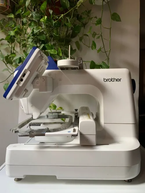Machine de broderie BROTHER VR 