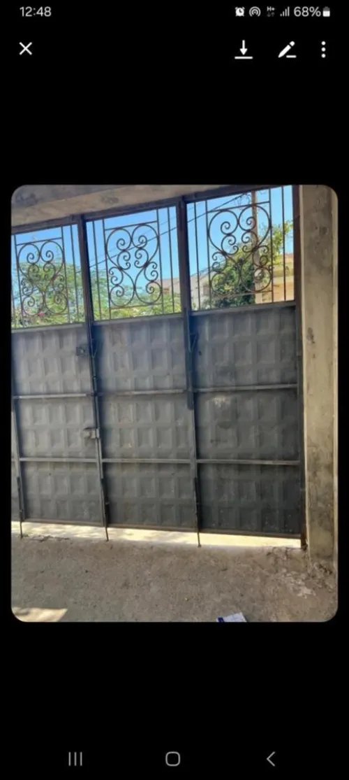 Vend grand portail en très bonne état hauteur 3 m. largeur 3m77