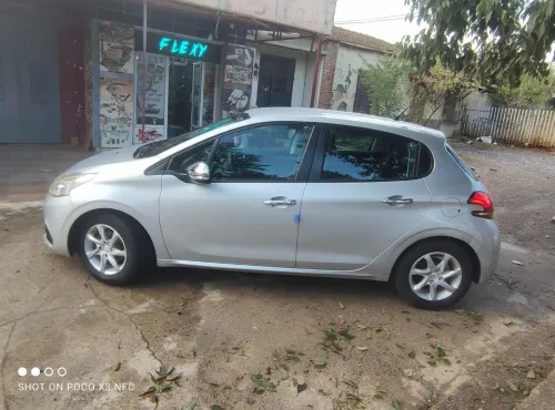 Peugeot 208 2016 Access