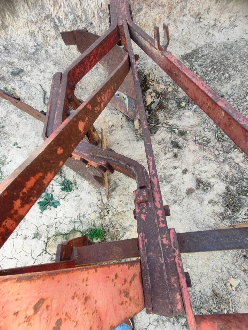 Charrue tracteur agricole (محراث الجرار الفلاحي)