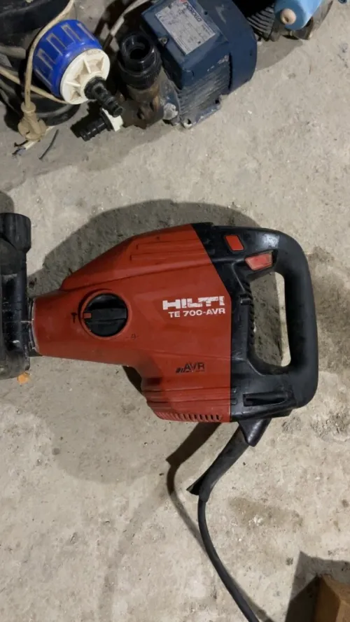 Hilti 1300w  marteau piqueur