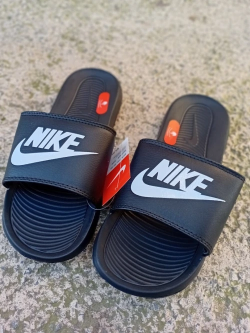 claquette nike
