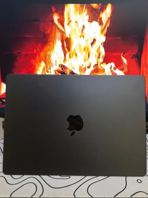 Macbook pro m4 2024 16/512 gb batteries 100 % cycle 14 fois libiri officiel 10/10