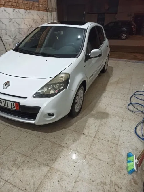 Renault Clio 3 2011 Night and Day