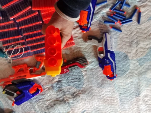 مسدس للعب الاطفال من علامة NERF