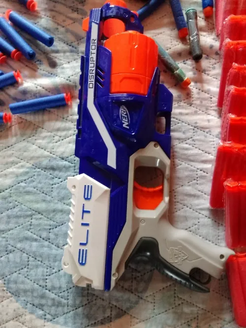 مسدس للعب الاطفال من علامة NERF