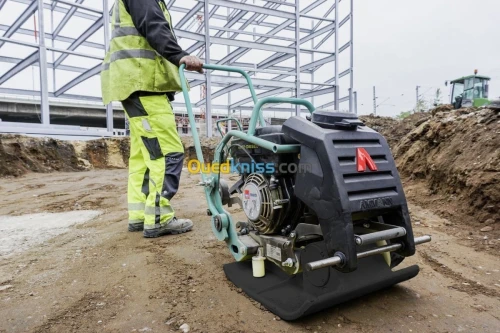 AMMANN Compacteur manuel, plaque vibrante et pilonneuse 
