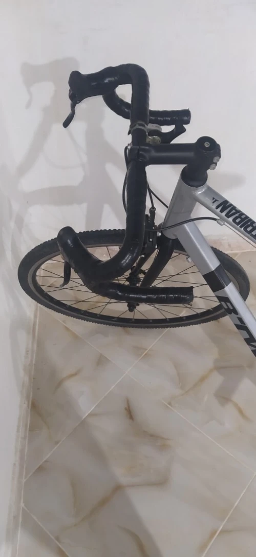 Velo de route triban 100
