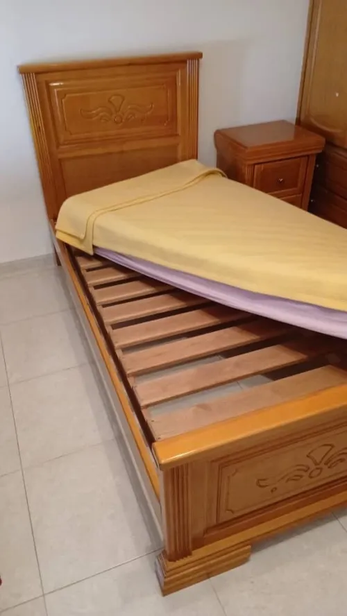 Lit et commode