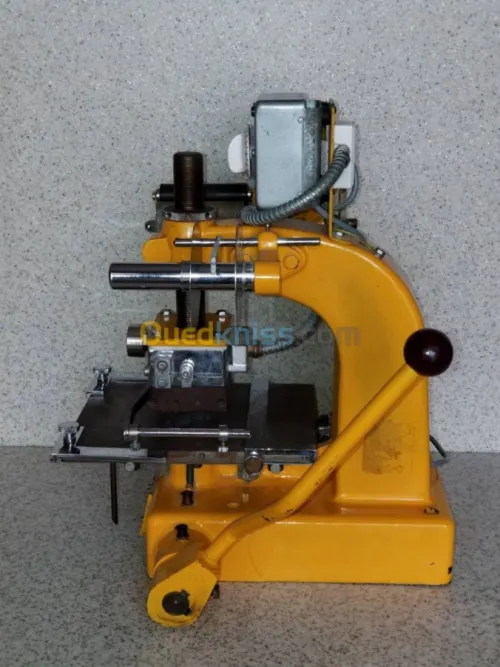 Machine pour le marquage à chaud