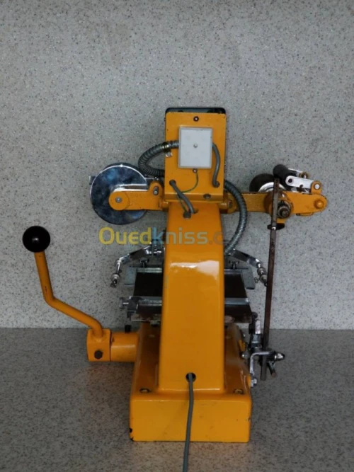 Machine pour le marquage à chaud