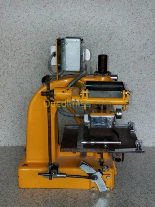 Machine pour le marquage à chaud